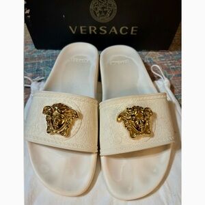 VERSACE Palazzo Medusa Pool Slides White w/ Gold Medusa Head + Box & Dust Bag